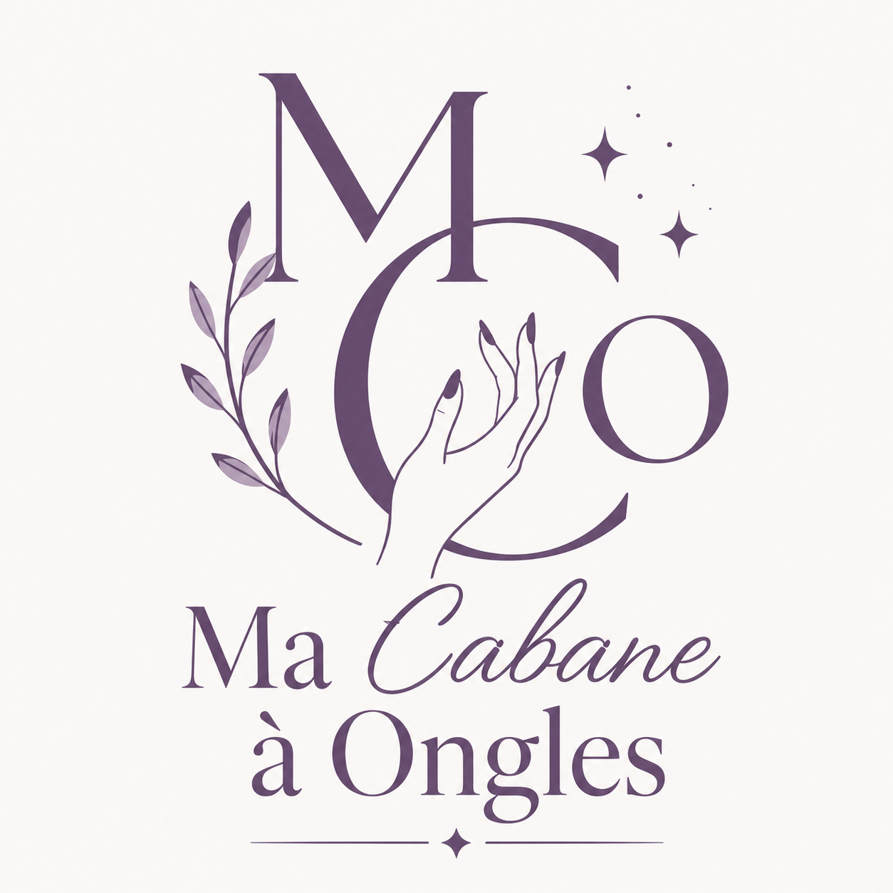 Mains aux ongles soignés et délicats